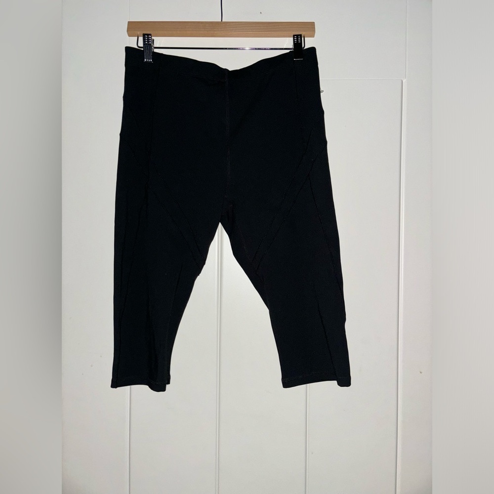 Fabletics Capri Black Legging Athletic Yoga Workout Running Walking Women L‎